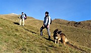 21 Escursionista con bell'esemplare di cane...